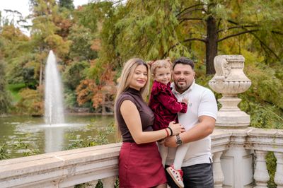 Professional photoshoot at Retiro Park in Madrid — photo by Eugenia VLG, Smiler