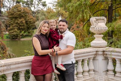 Professional photoshoot at Retiro Park in Madrid — photo by Eugenia VLG, Smiler
