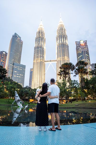 Photoshoot at Petronas Towers, Kuala Lumpur in Kuala Lumpur — photo by Satyaseelan Sivam, Smiler