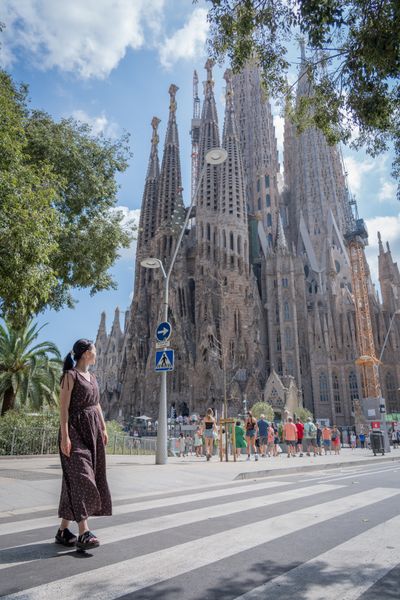 Photoshoot at Sagrada Familia, Barcelona in Barcelona — photo by Rodrigo Sylwan, Smiler