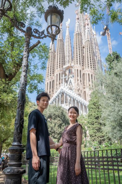 Photoshoot at Sagrada Familia, Barcelona in Barcelona — photo by Rodrigo Sylwan, Smiler