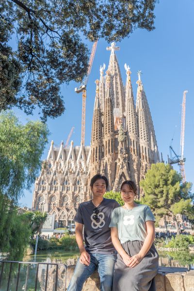 Photoshoot at Sagrada Familia, Barcelona in Barcelona — photo by Rodrigo Sylwan, Smiler