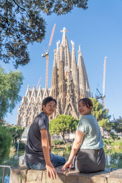 Photoshoot at Sagrada Familia, Barcelona in Barcelona — photo by Rodrigo Sylwan, Smiler