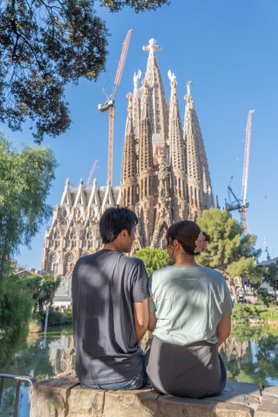 Photoshoot at Sagrada Familia, Barcelona in Barcelona — photo by Rodrigo Sylwan, Smiler