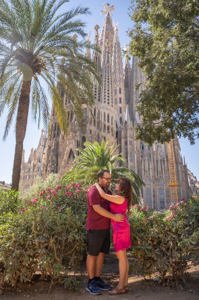 Romantic couples photoshoot in Barcelona in Barcelona — photo by Macarena Farias, Smiler