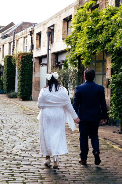 Romantic photoshoot for couples in Edinburgh — photo by Melissa Clark, Smiler