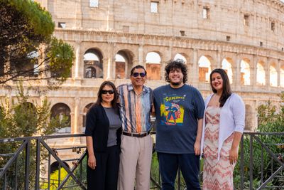 Professional photoshoot at the Colosseum in Rome — photo by Valentina Fusiello, Smiler