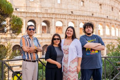 Professional photoshoot at the Colosseum in Rome — photo by Valentina Fusiello, Smiler