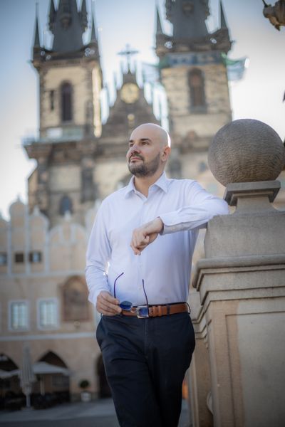 Professional photoshoot at Prague old town in Prague — photo by Silviu Robu, Smiler