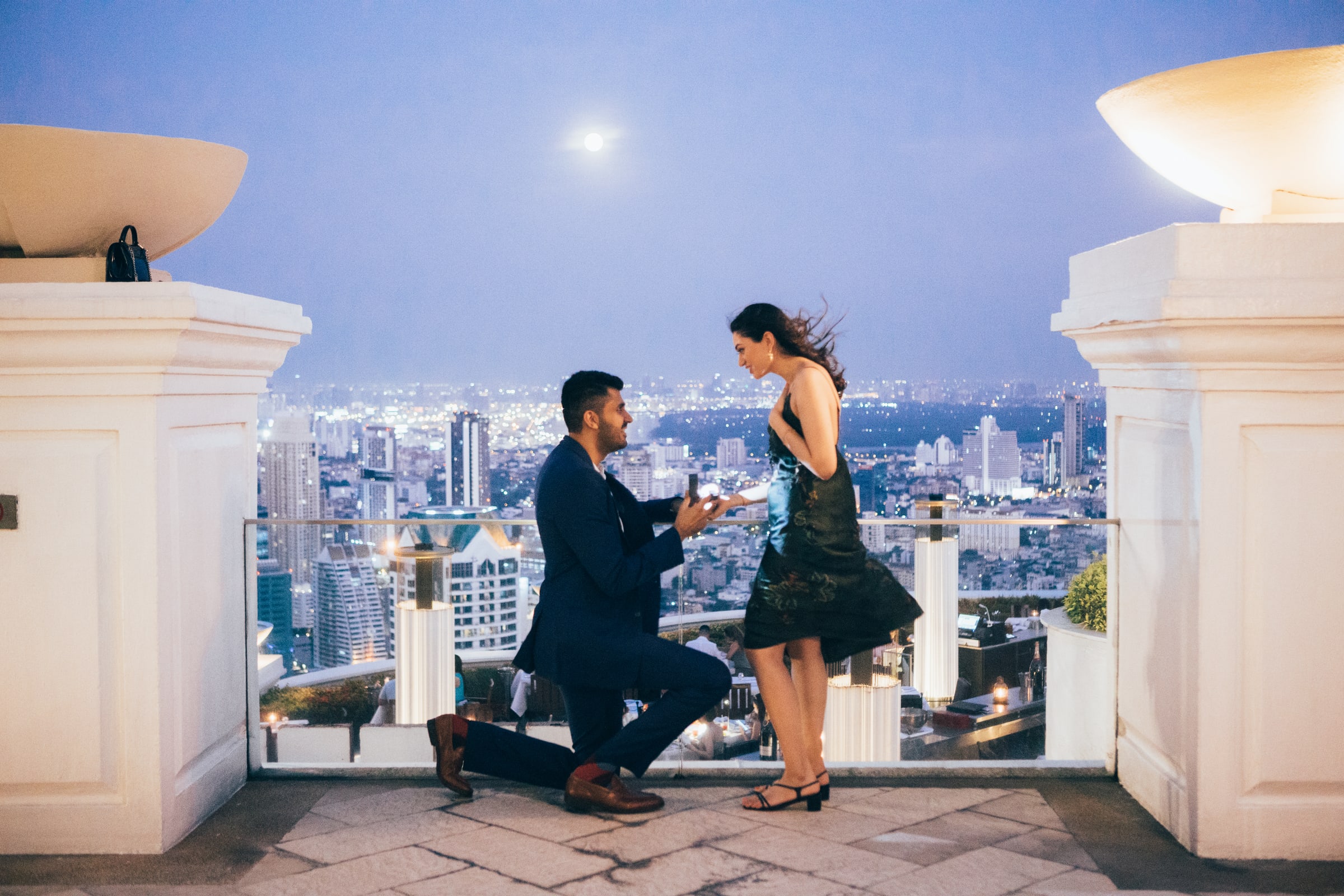 Proposal in Bangkok, photo by Luknam Wongthaworn