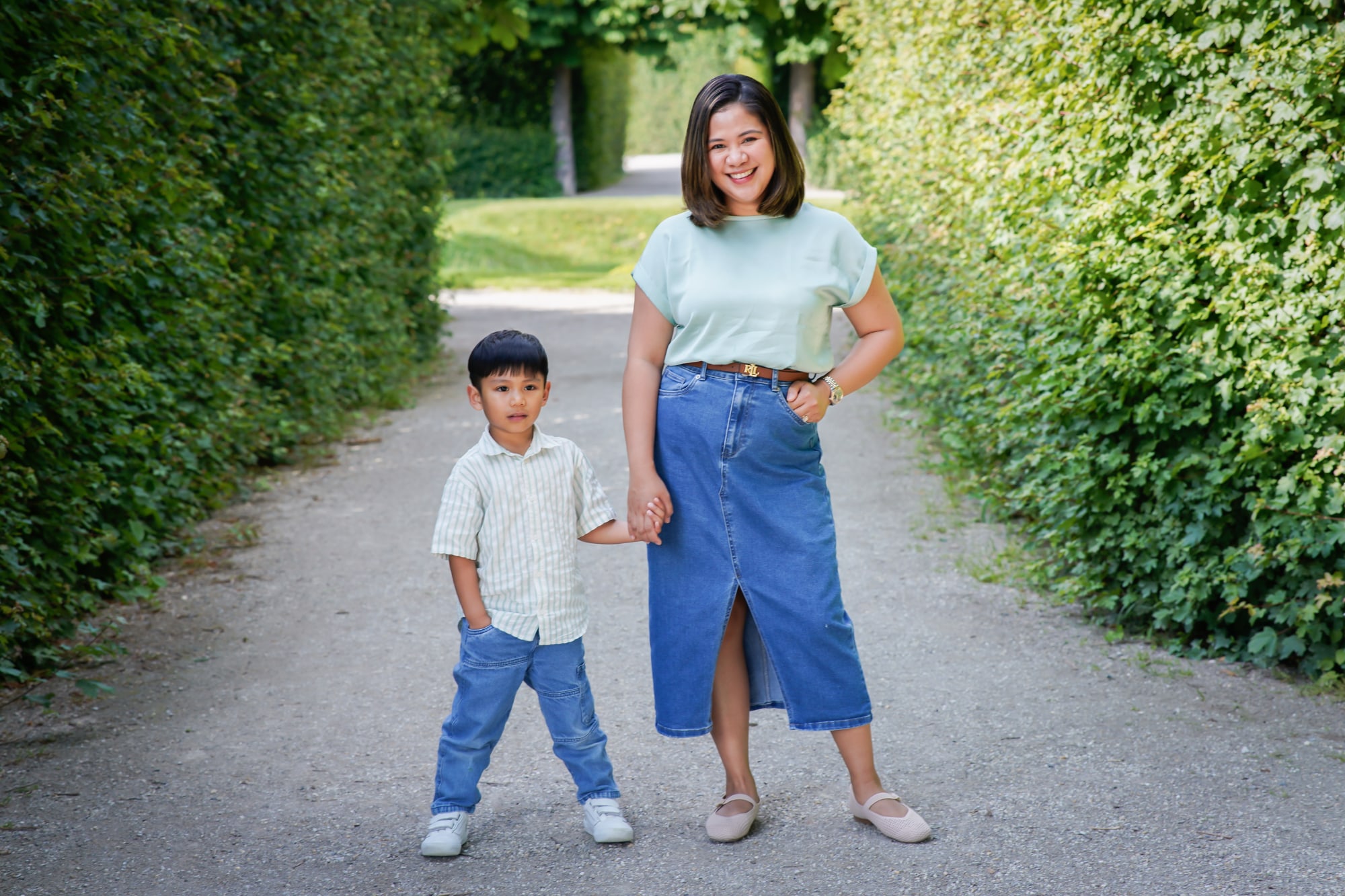 Photoshoot in Vienna: mother posing with her son