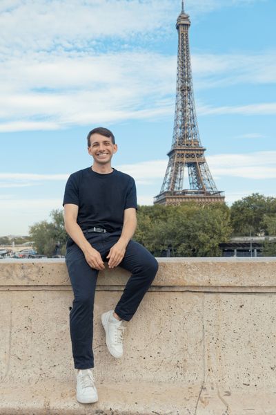 Eiffel Tower Photoshoot in Paris in Paris — photo by Quentin de LABEAUME, Smiler