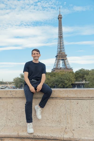 Eiffel Tower Photoshoot in Paris in Paris — photo by Quentin de LABEAUME, Smiler