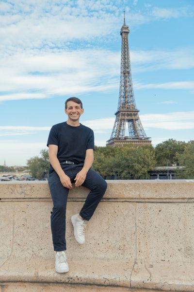 Eiffel Tower Photoshoot in Paris in Paris — photo by Quentin de LABEAUME, Smiler