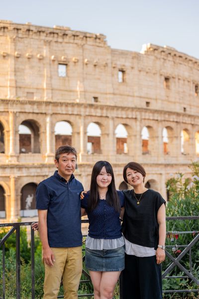 Professional photoshoot at the Colosseum in Rome — photo by Valentina Fusiello, Smiler