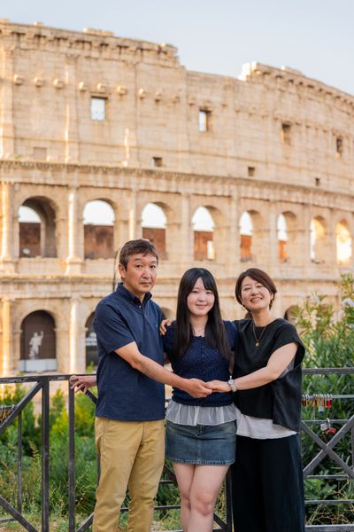 Professional photoshoot at the Colosseum in Rome — photo by Valentina Fusiello, Smiler