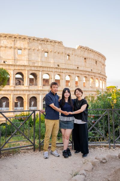 Professional photoshoot at the Colosseum in Rome — photo by Valentina Fusiello, Smiler