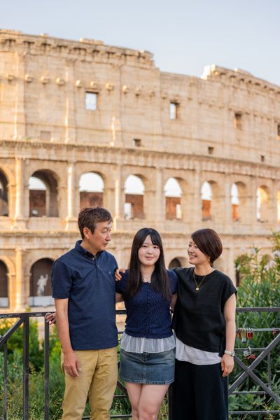 Professional photoshoot at the Colosseum in Rome — photo by Valentina Fusiello, Smiler