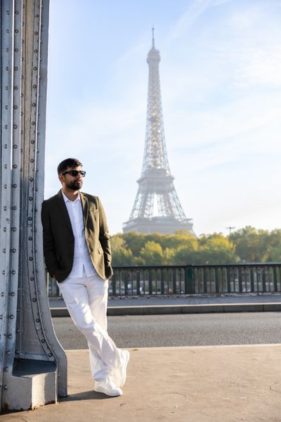 Eiffel Tower Photoshoot in Paris in Paris — photo by Bojan Stanković, Smiler