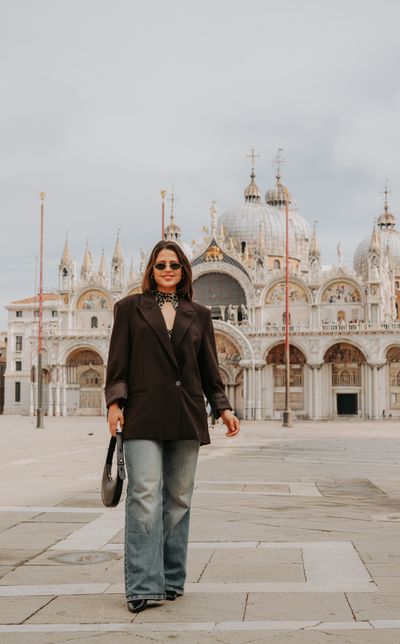Professional photoshoot at the Piazza San Marco in Venice in Venice — photo by key mazhari, Smiler