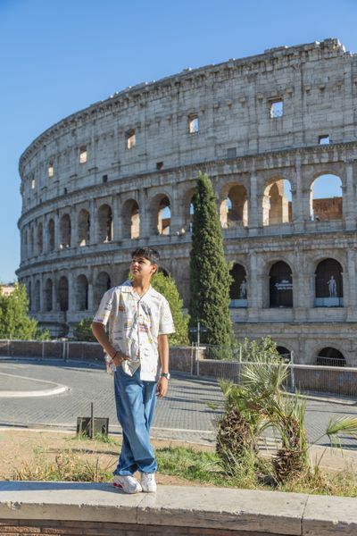 Professional photoshoot at the Colosseum in Rome — photo by Felice Scala, Smiler