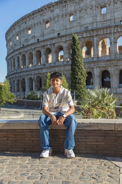 Professional photoshoot at the Colosseum in Rome — photo by Felice Scala, Smiler