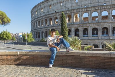 Professional photoshoot at the Colosseum in Rome — photo by Felice Scala, Smiler