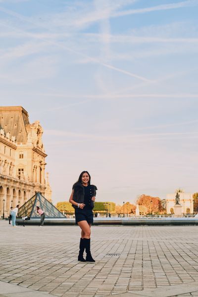 Louvre Photoshoot in Paris in Paris — photo by Romain B, Smiler