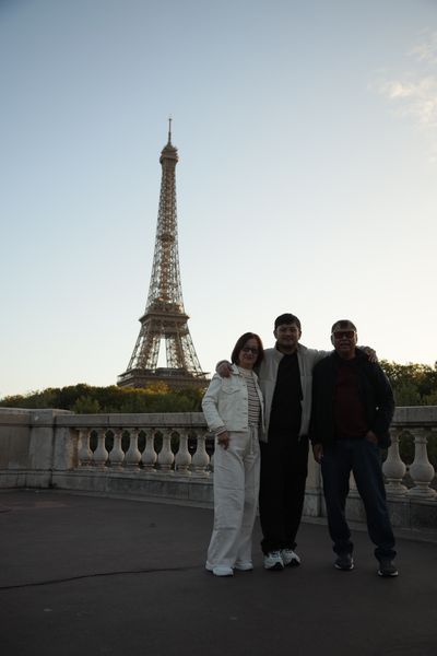 Eiffel Tower Photoshoot in Paris in Paris — photo by Hatim Elsir, Smiler