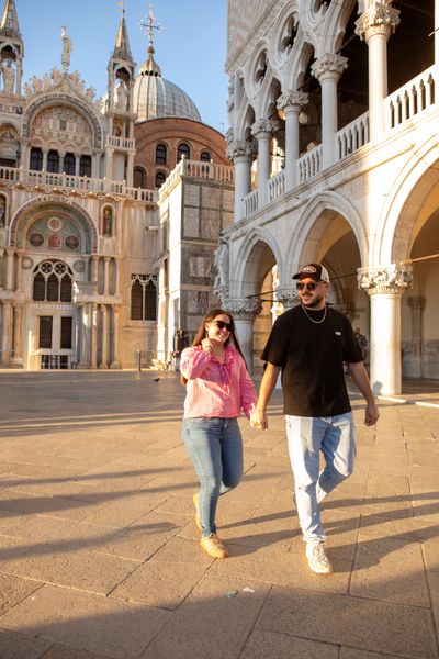 Professional photoshoot at the Piazza San Marco in Venice in Venice — photo by K Yellow, Smiler