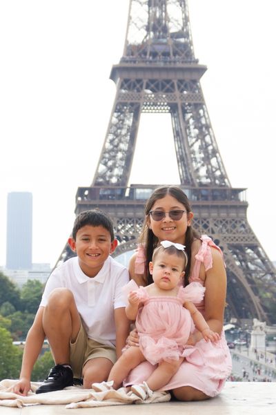 Eiffel Tower Photoshoot in Paris in Paris — photo by Moments in Paris, Smiler