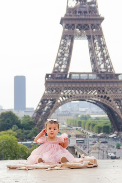 Eiffel Tower Photoshoot in Paris in Paris — photo by Moments in Paris, Smiler