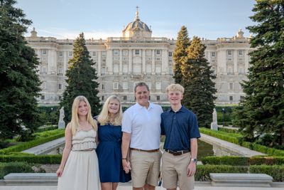 Professional photoshoot at Palacio Real & Jardines de Sabatini in Madrid — photo by Eugenia VLG, Smiler