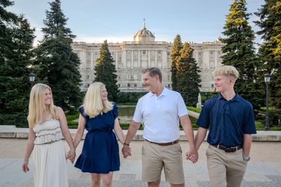 Professional photoshoot at Palacio Real & Jardines de Sabatini in Madrid — photo by Eugenia VLG, Smiler