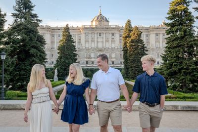 Professional photoshoot at Palacio Real & Jardines de Sabatini in Madrid — photo by Eugenia VLG, Smiler