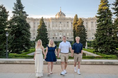 Professional photoshoot at Palacio Real & Jardines de Sabatini in Madrid — photo by Eugenia VLG, Smiler
