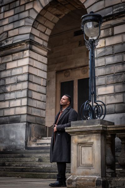 Private photo tour at old town in Edinburgh — photo by James Armandary, Smiler