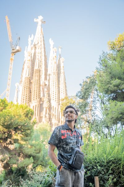 Gourav — Professional photoshoot outside Sagrada Familia · 4 days ago — photo by Rodrigo Sylwan, Smiler