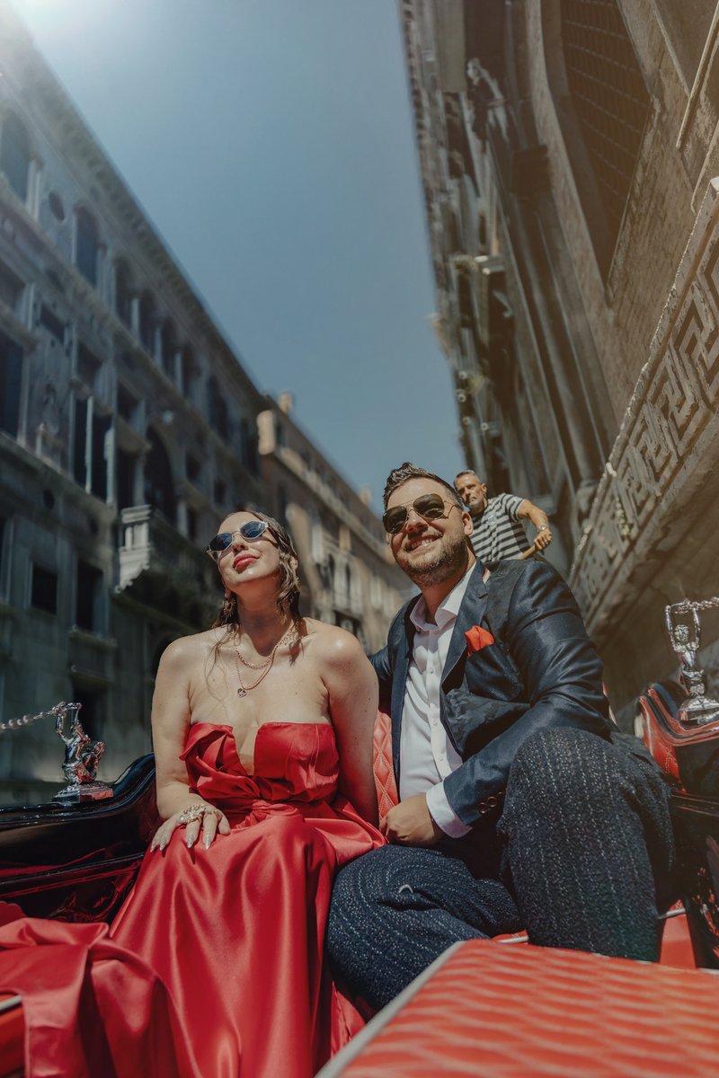 Gondola Proposal Photo & Reels — Venice (gondola not included)